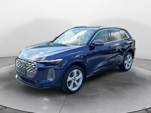 Certified 2025 Audi Q5 Premium Plus w/ Premium Plus image 3