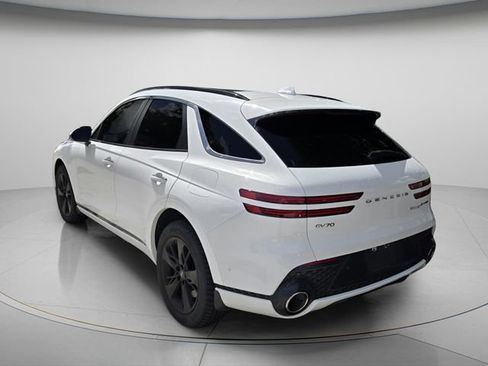 Used 2022 Genesis GV70 3.5T Sport w/ Sport Advanced Package AWD/4WD image 6