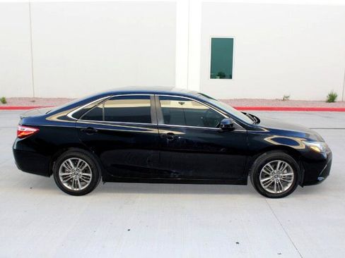 Used 2016 Toyota Camry SE image 4