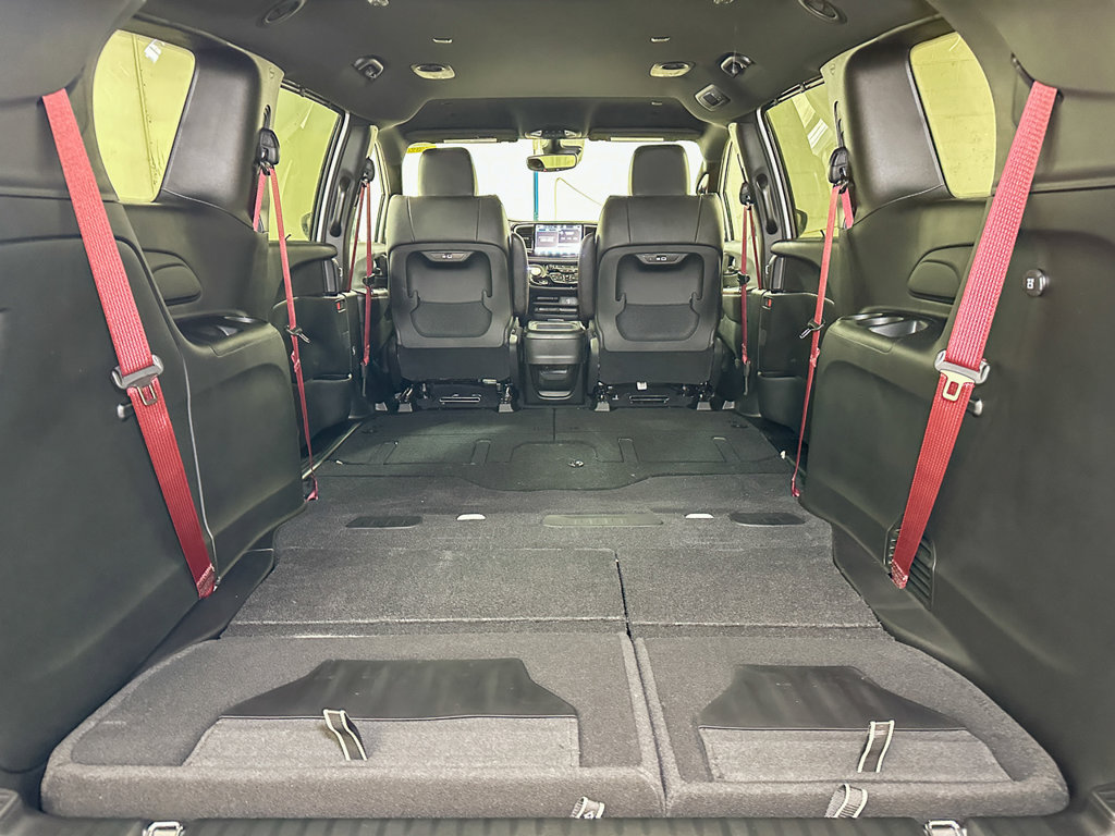New 2027 Chrysler Pacifica Select AWD/4WD image 17