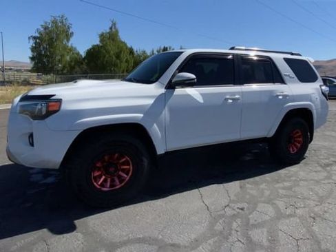 Used 2020 Toyota 4Runner TRD Off-Road Premium AWD/4WD image 4