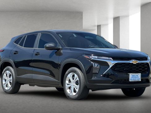 New 2026 Chevrolet Trax LS FWD image 2