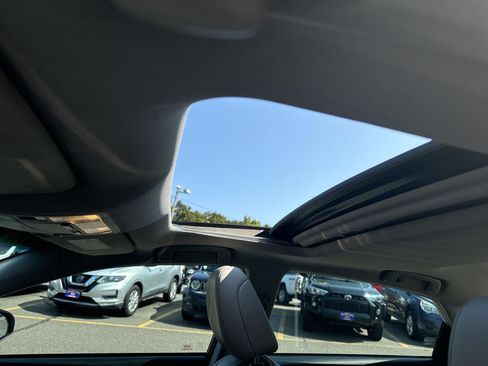 Used 2018 Toyota Avalon XLE Premium image 31