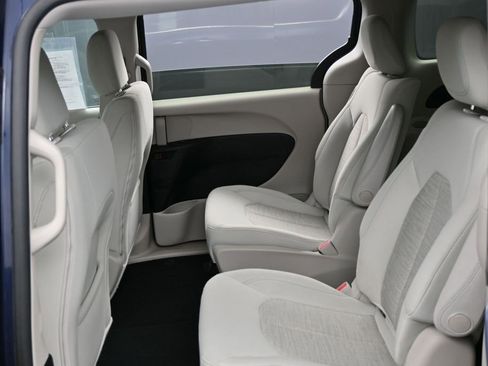 Used 2017 Chrysler Pacifica Touring Plus image 31