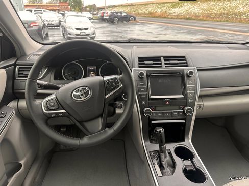 Used 2017 Toyota Camry XLE w/ Convenience Package image 7