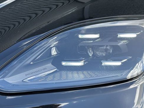 Certified 2025 Porsche Cayenne AWD/4WD image 23