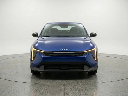 Used 2025 Kia K4 LXS image 2