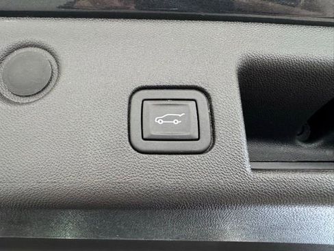 Used 2023 Chevrolet Equinox LT image 36