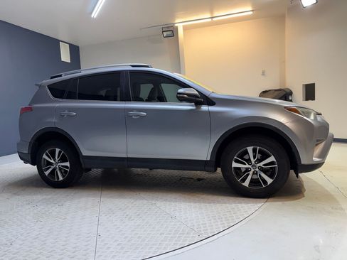 Used 2017 Toyota RAV4 XLE FWD image 8