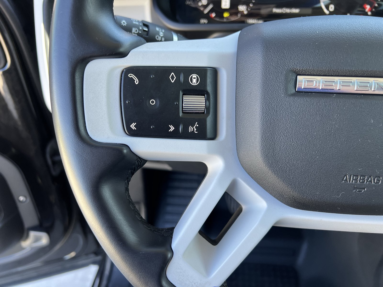 Used 2025 Land Rover Defender 110 S AWD/4WD image 18