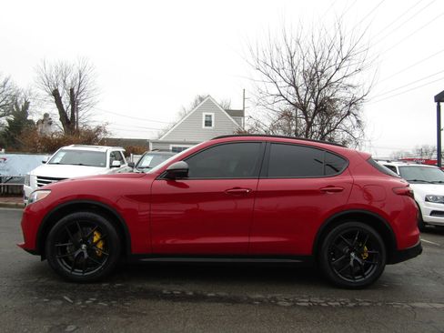 Used 2019 Alfa Romeo Stelvio Ti Sport w/ Quick Order Package 22S Sport AWD/4WD image 4
