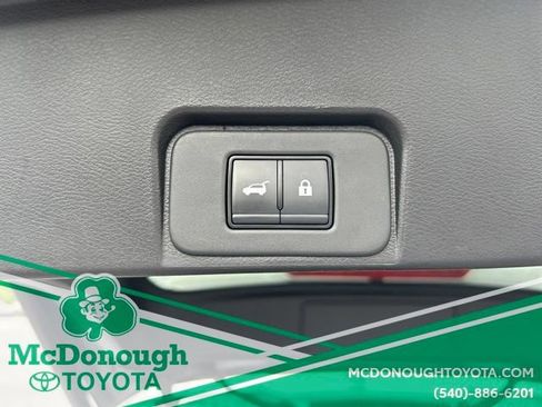 Used 2025 Nissan Rogue SV AWD/4WD image 6