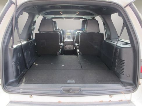 Used 2016 Lincoln Navigator Select RWD image 24
