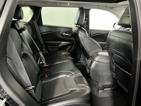 Used 2022 Jeep Cherokee Latitude Lux w/ Sun & Sound Group image 32