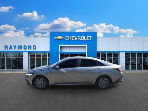 Used 2024 Hyundai Elantra SEL FWD image 7