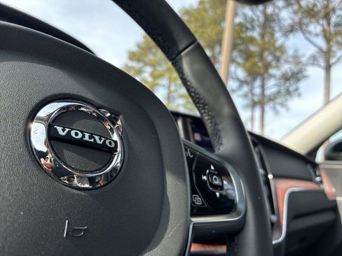 Used 2023 Volvo XC60 B5 Plus w/ Climate Package image 28