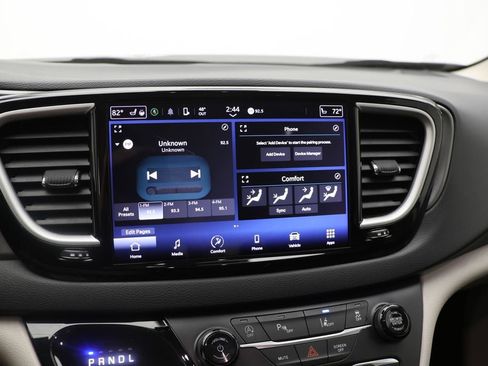 Used 2023 Chrysler Pacifica Touring-L image 21