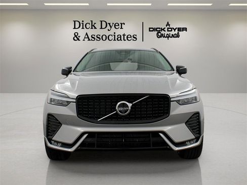 Certified 2025 Volvo XC60 B5 Plus image 8