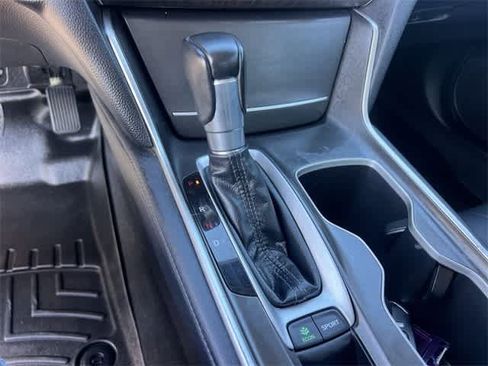 Used 2018 Honda Accord Touring image 16