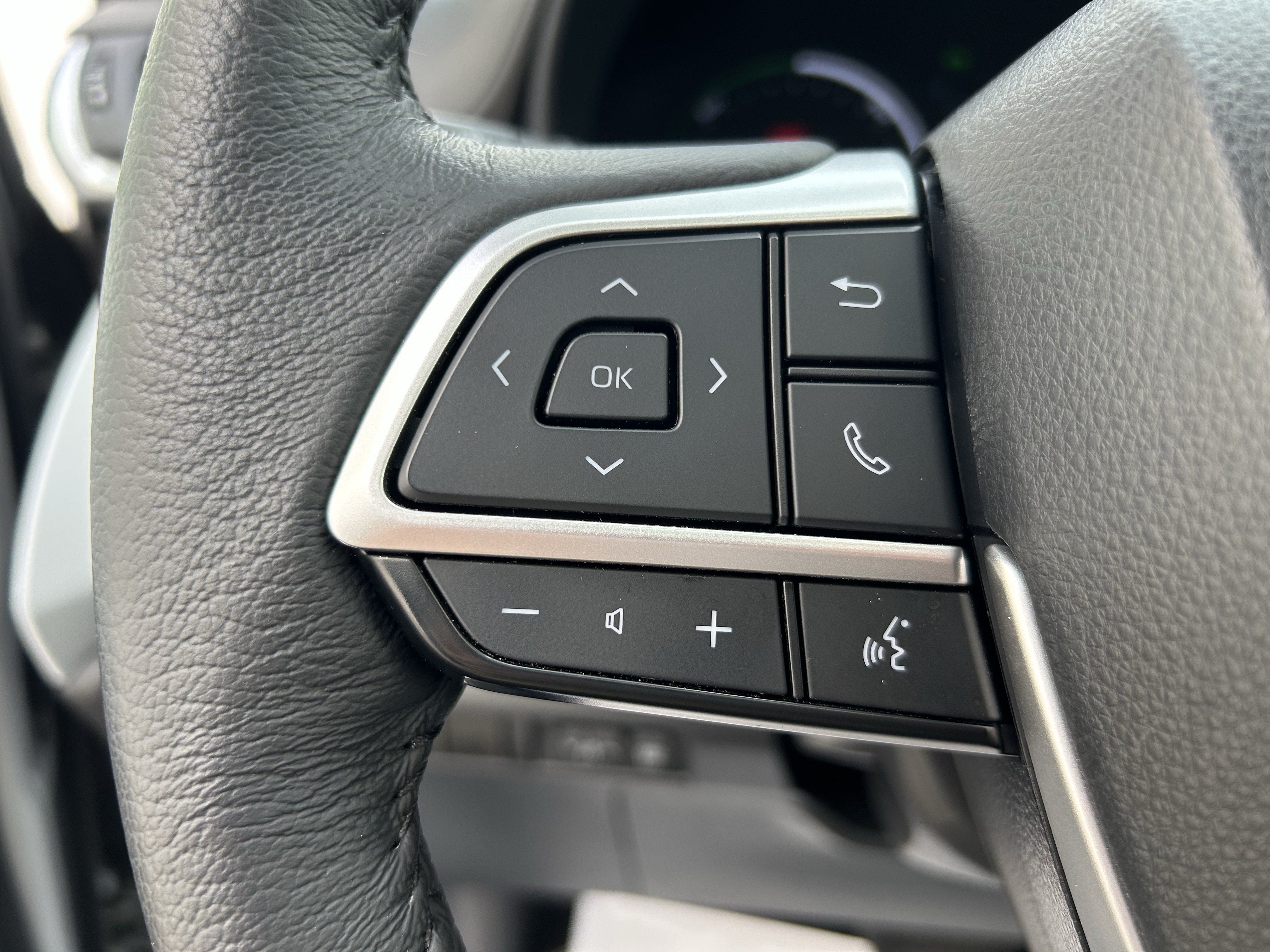 Certified 2025 Toyota Sienna XLE FWD image 28