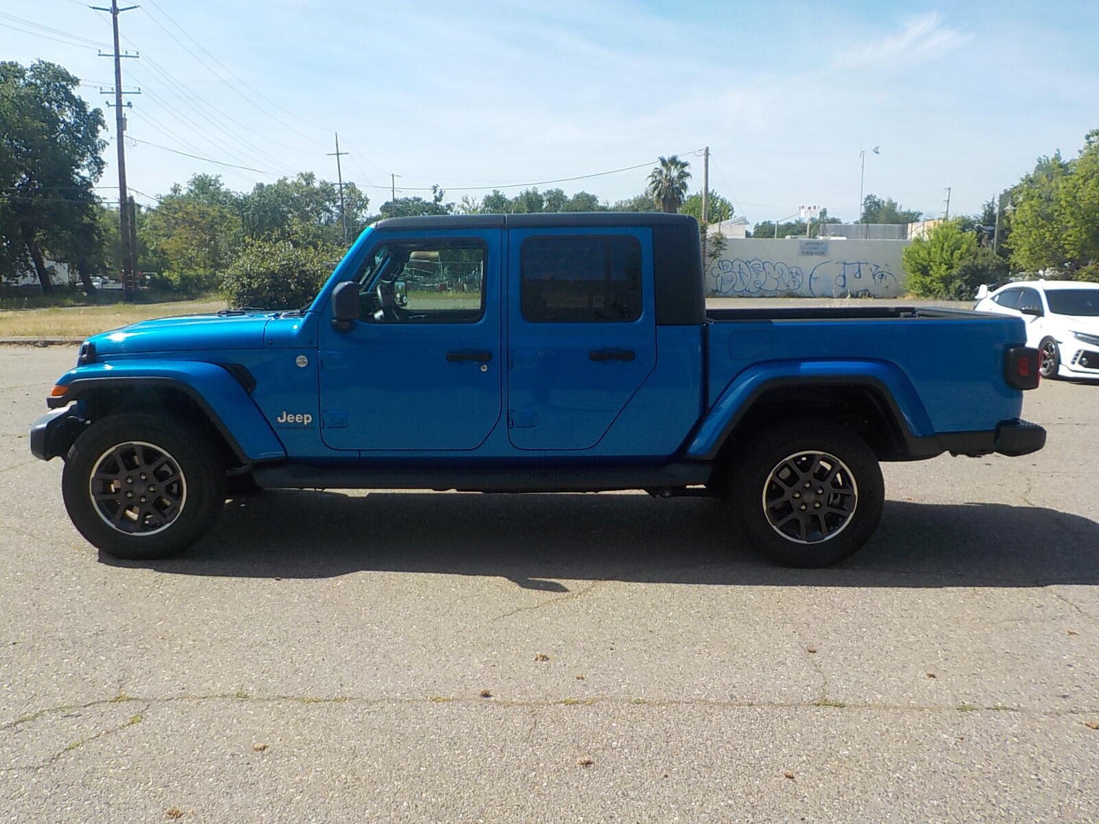 Used 2023 Jeep Gladiator Overland w/ Popular Equipment Package AWD/4WD image 7