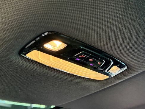 Used 2020 BMW M550i xDrive w/ Dynamic Handling Package image 15