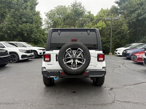 Certified 2024 Jeep Wrangler Unlimited w/ Convenience Group AWD/4WD image 5