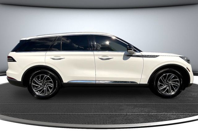 Used 2021 Lincoln Aviator 2WD image 4