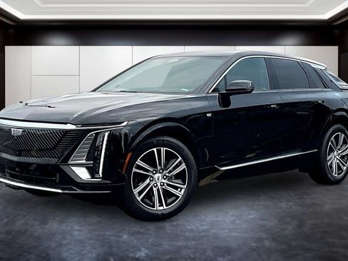 Certified 2025 Cadillac Lyriq Luxury w/ LPO, Floor Liner Package AWD/4WD image 3