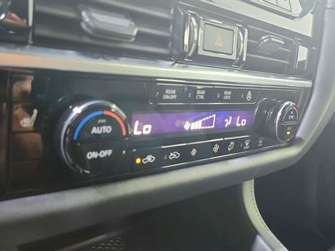 Certified 2023 Nissan Pathfinder SL w/ Black Appearance Package FWD image 18