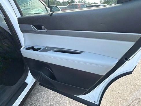Used 2022 Hyundai Palisade SEL w/ 8P Bench Seat Package FWD image 11