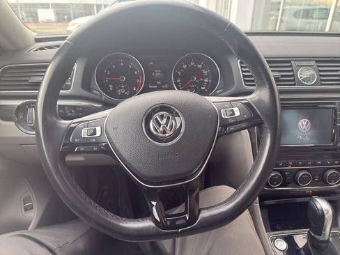 Used 2016 Volkswagen Passat 1.8T SEL Premium image 12