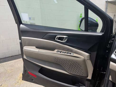 Used 2026 Kia Carnival FWD image 15
