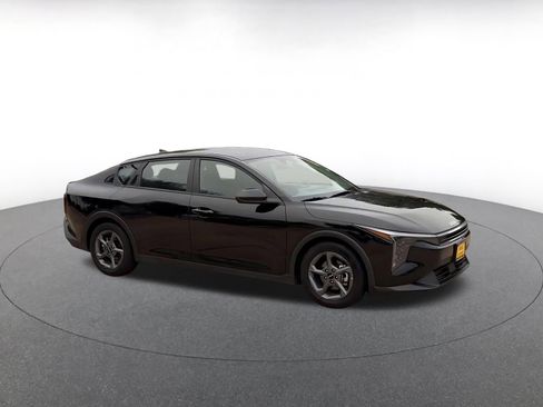 Used 2025 Kia K4 LXS image 2