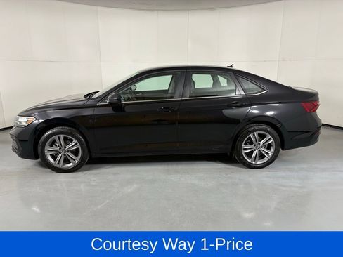 Used 2024 Volkswagen Jetta SE FWD image 6