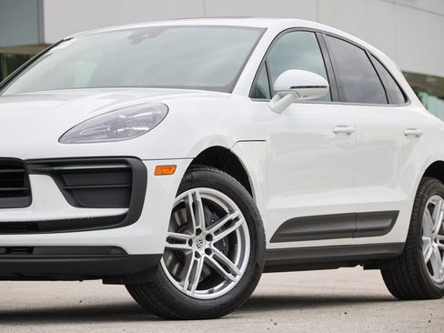 Certified 2026 Porsche Macan AWD/4WD image 25