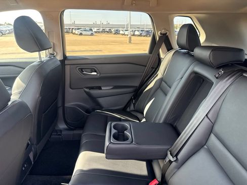 Certified 2026 Nissan Rogue SL FWD image 36