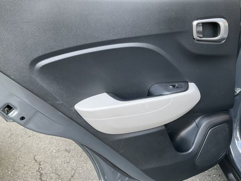 Used 2025 Hyundai Venue SEL FWD image 33