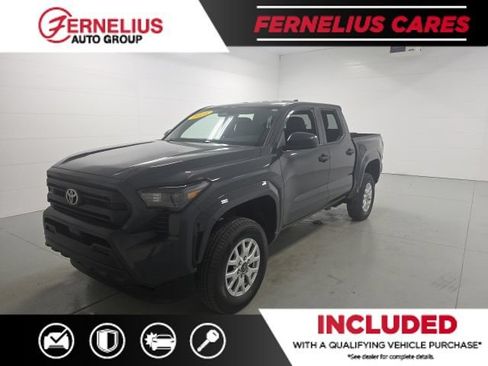 Used 2025 Toyota Tacoma SR AWD/4WD image 3