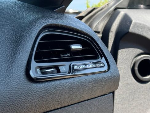 Used 2016 Dodge Challenger R/T RWD image 27