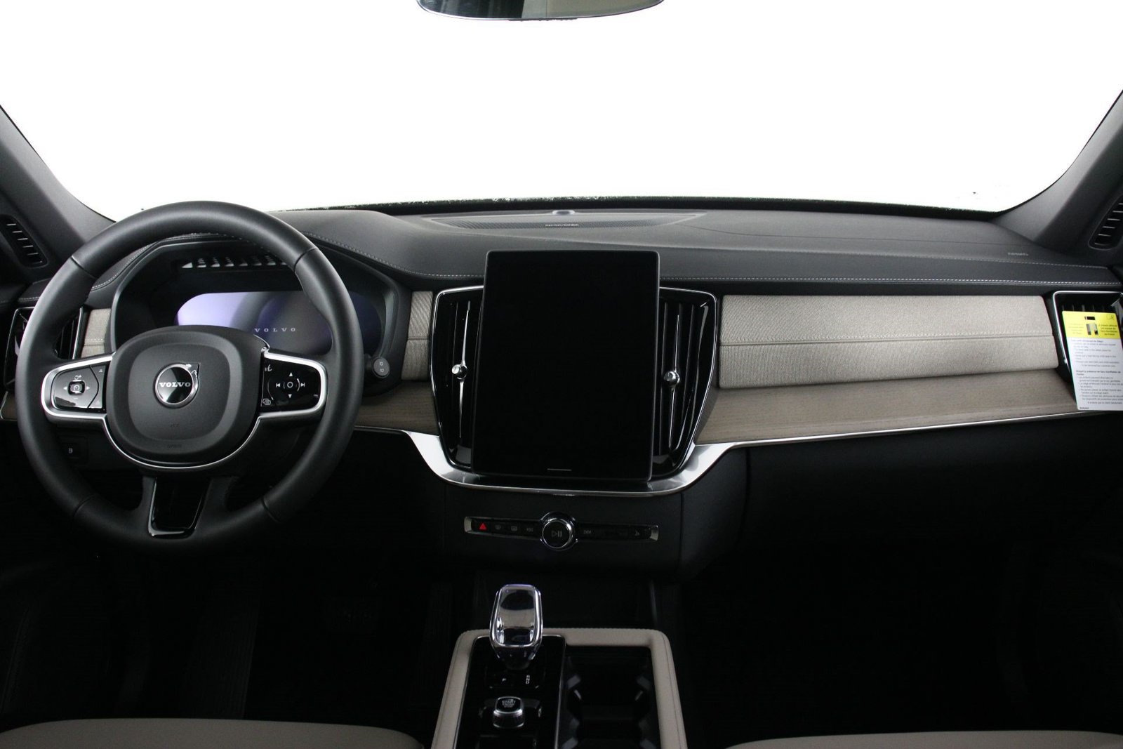 New 2026 Volvo XC90 T8 Plus w/ Protection Package Premier AWD/4WD image 5