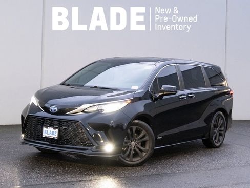 Used 2021 Toyota Sienna XSE image 1