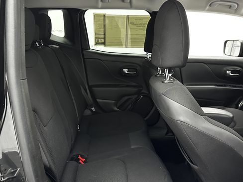 Used 2018 Jeep Renegade Altitude image 27
