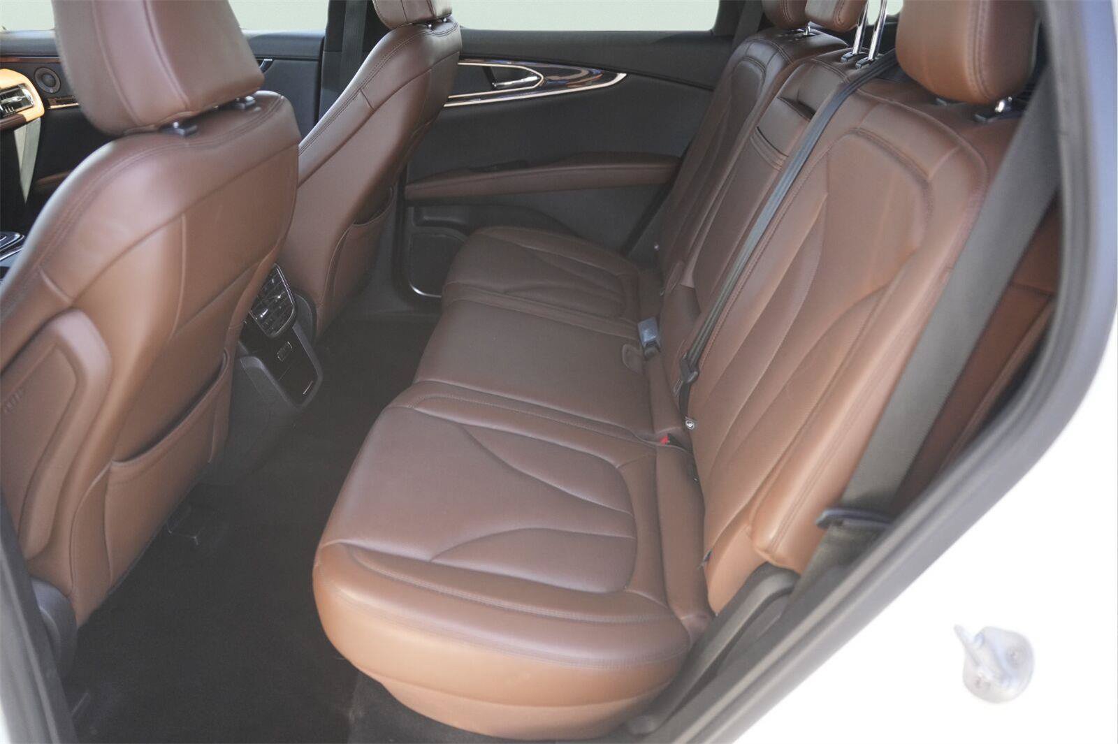 Used 2022 Lincoln Nautilus Reserve w/ Luxury Package FWD image 13