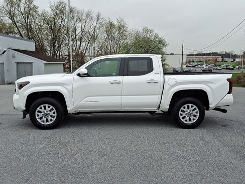 Certified 2024 Toyota Tacoma SR5 AWD/4WD image 4