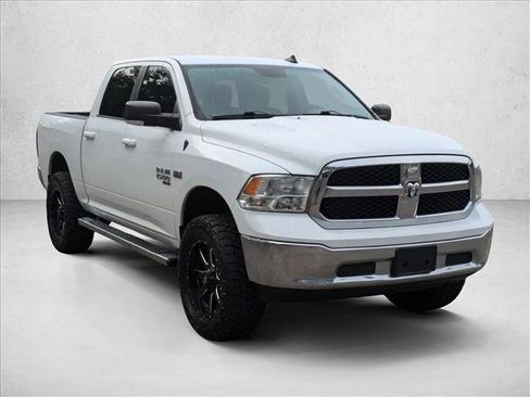 Used 2020 RAM 1500 Classic SLT w/ Luxury Group image 3