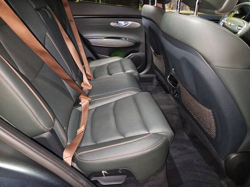 Used 2023 Genesis GV70 2.5T w/ Advanced Package image 18