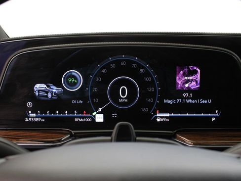 Used 2022 Cadillac Escalade Premium Luxury image 10