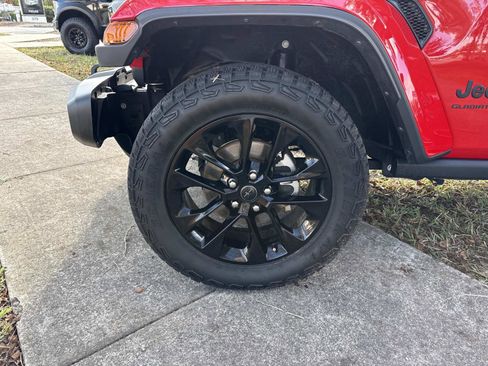 Used 2024 Jeep Gladiator Sport image 9