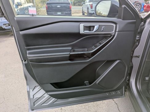 Used 2021 Ford Explorer ST image 12